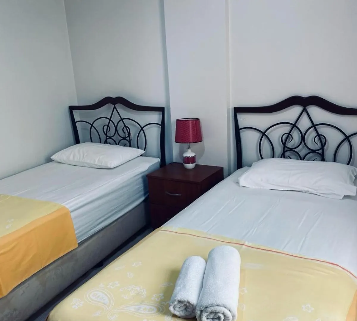Sunset Beach Apartments Тургутрейс